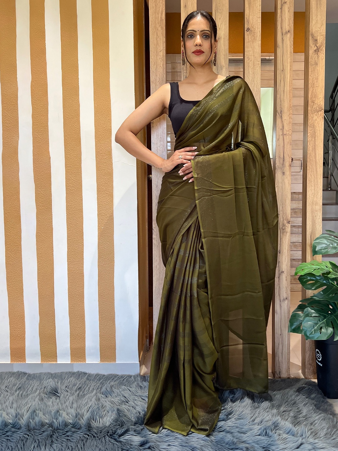 

Reeta Fashion Striped Ready to Wear Saree, Olive