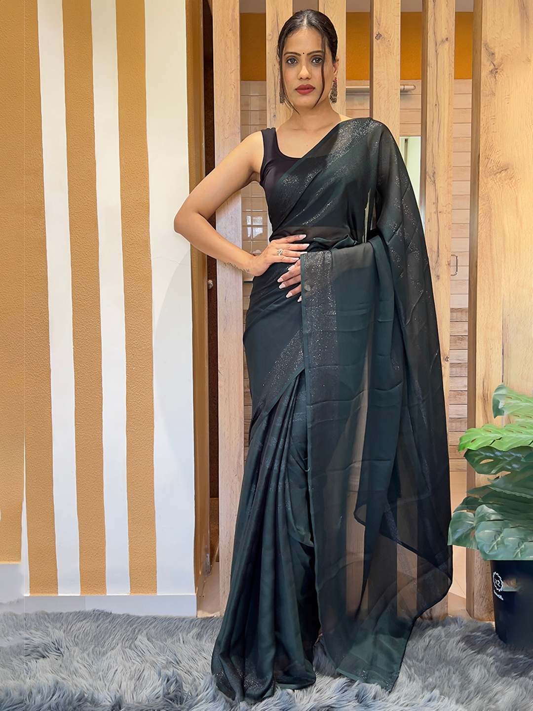 

Reeta Fashion Striped Ready to Wear Saree, Green
