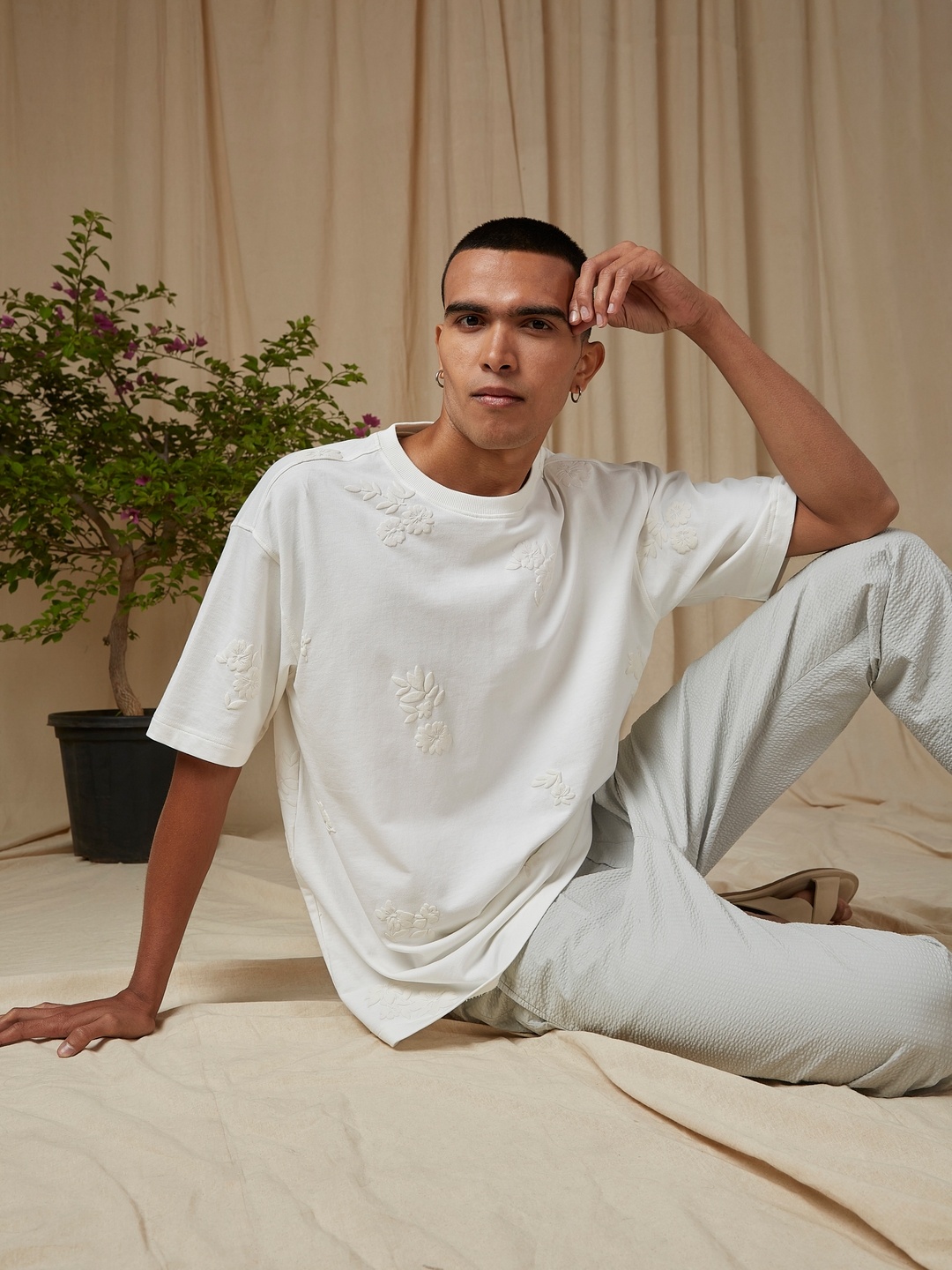 

4 TRIPLE O FIVE O BY MUFTI Men Pockets T-shirt, White