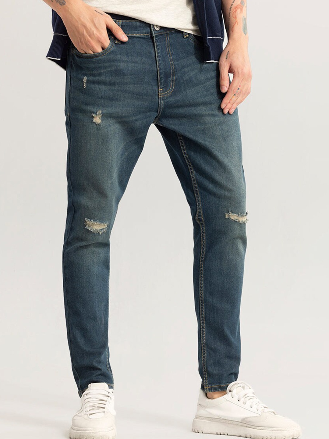 

Snitch Men Blue Skinny Fit Slash Knee Light Fade Cotton Jeans
