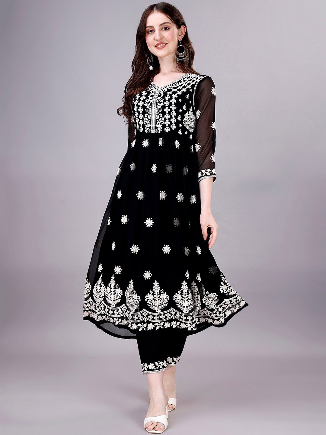 GORGONE Floral Embroidered Regular Chikankari Straight Kurta With Trousers, Black