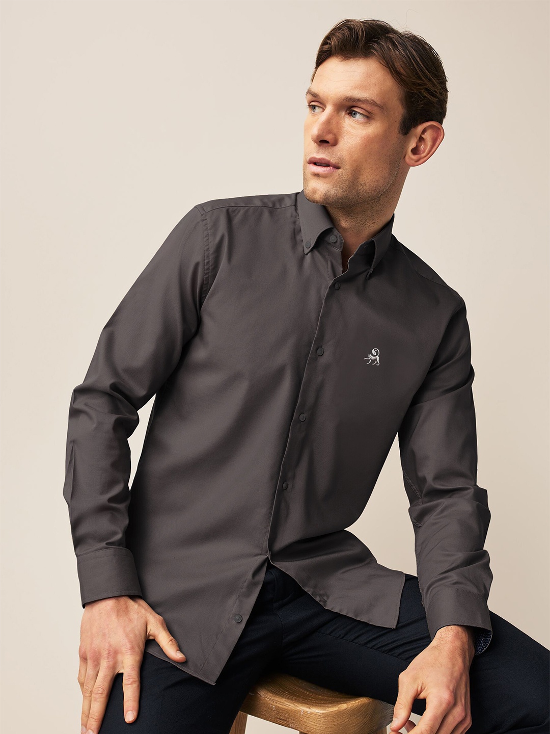 

MISCHIEF MONKEY Classic Tailored Fit Button Down Collar Casual Shirt, Grey