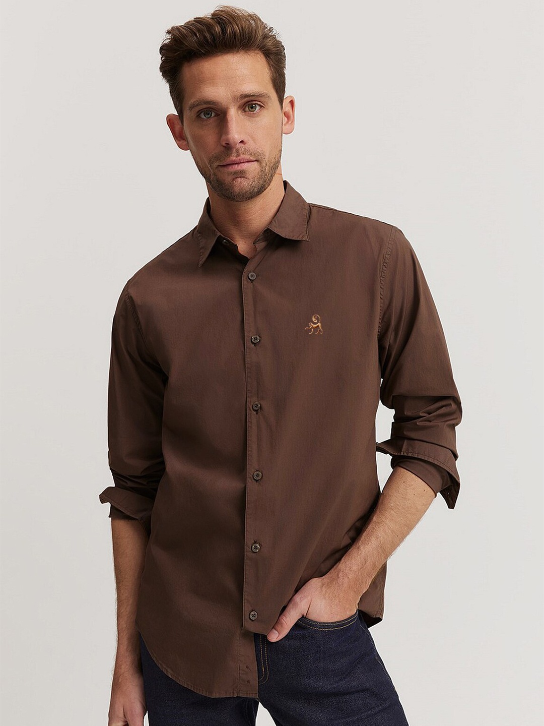 

MISCHIEF MONKEY Classic Tailored Fit Casual Shirt, Brown