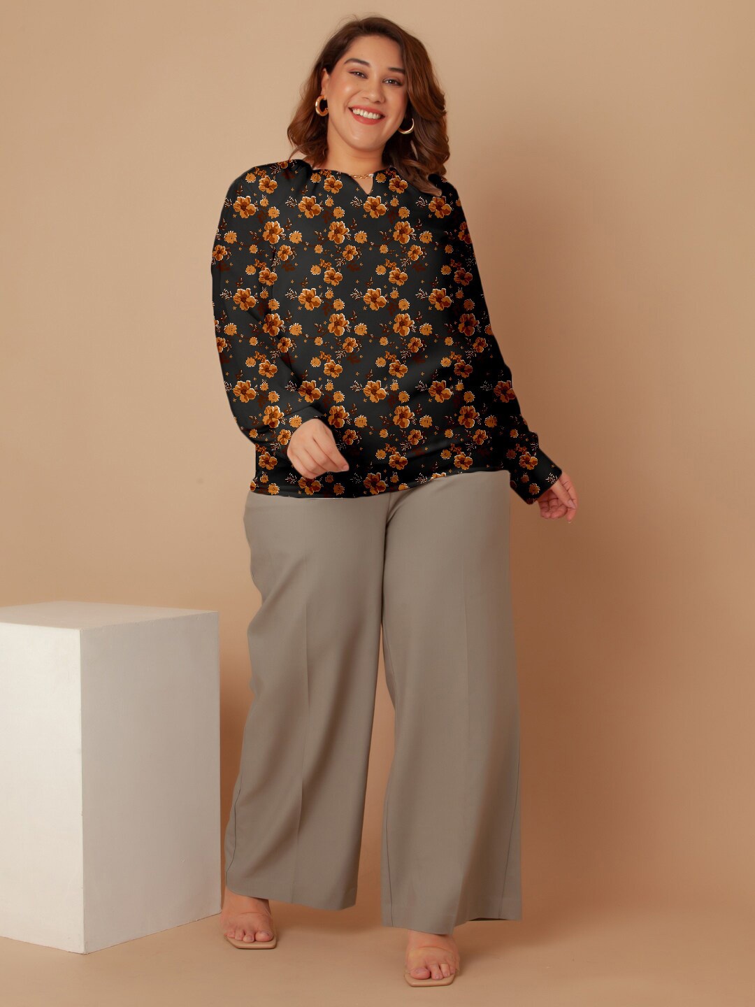 

Zink Curve Plus Size Floral Printed Top, Black