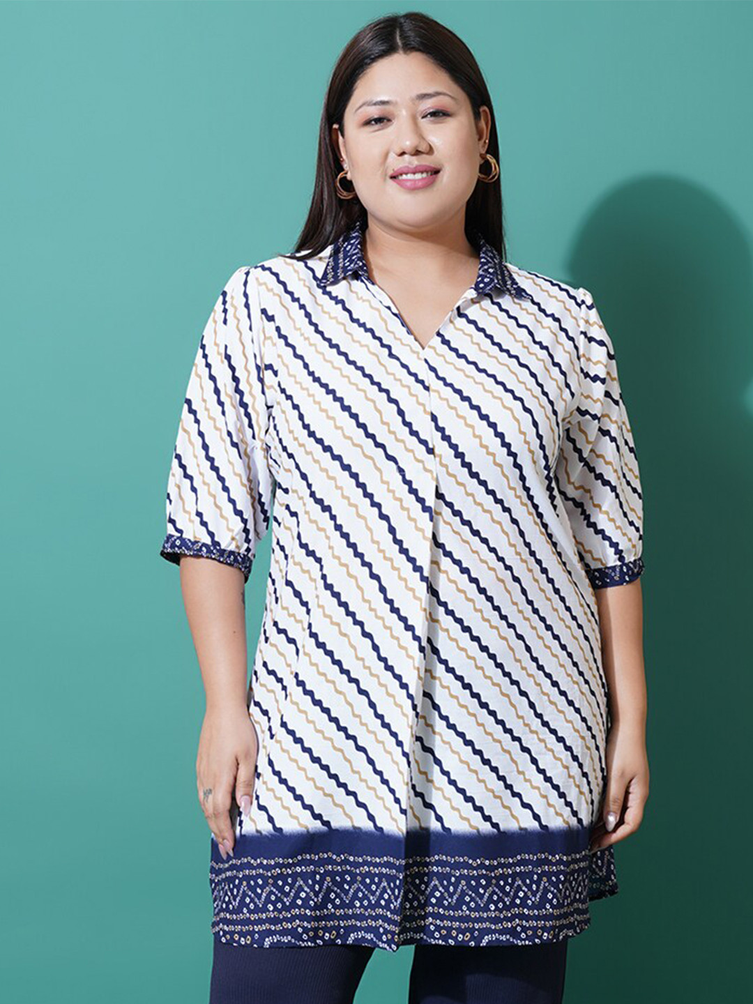 

U&F Beyond Abstract Print Crepe Regular Top, White