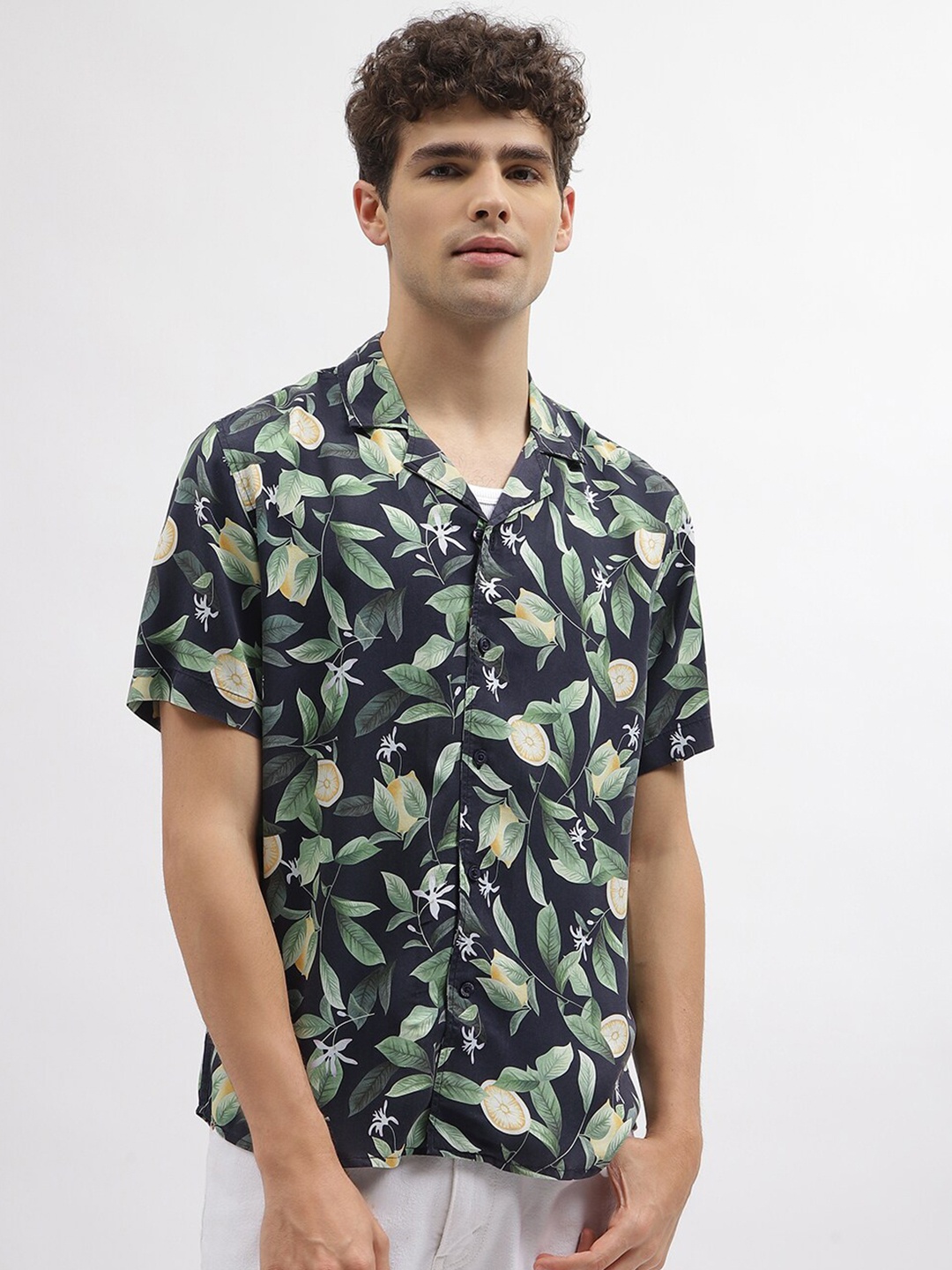 

Iconic Men Floral Printed Pure Cotton Casual Shirt, Black
