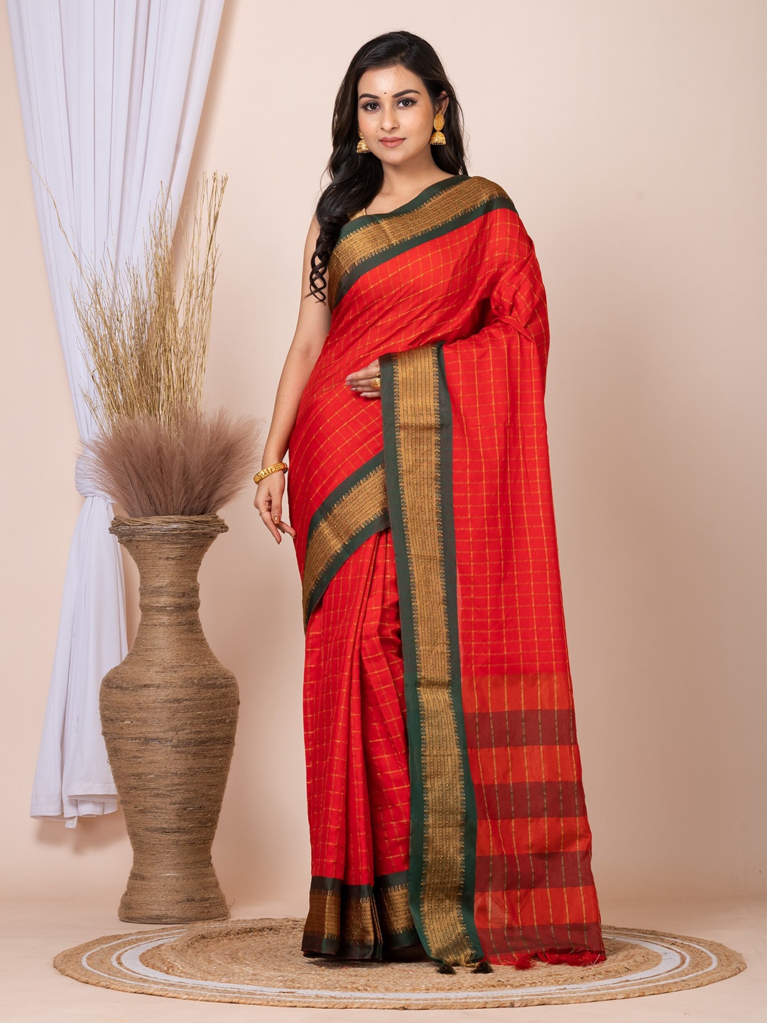 

Laa Calcutta Checked Woven Design Silk Cotton Saree, Red