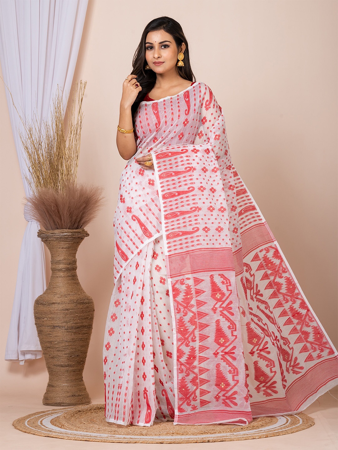 

Laa Calcutta Floral Woven Design Pure Cotton Jamdani Saree, White