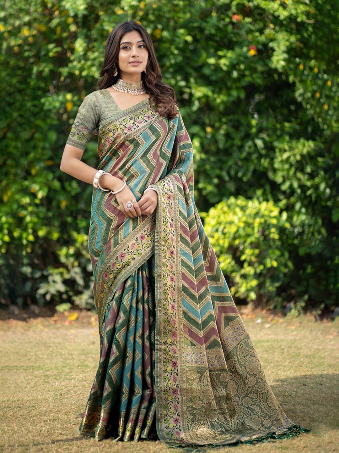 

Kandora Woven Design Zari Organza Saree, Green