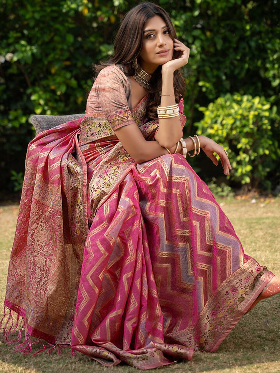 

Kandora Geometric Woven Design Organza Zari Saree, Pink