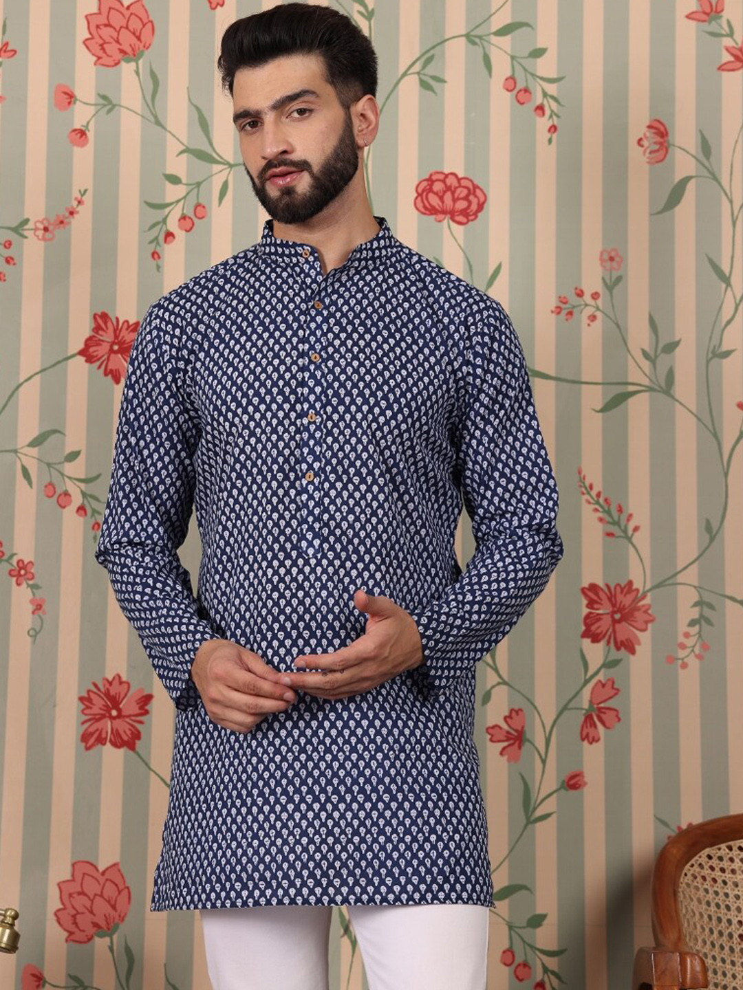 

Ode by House of Pataudi Mandarin Collar Printed Cotton Straight Kurta, Navy blue