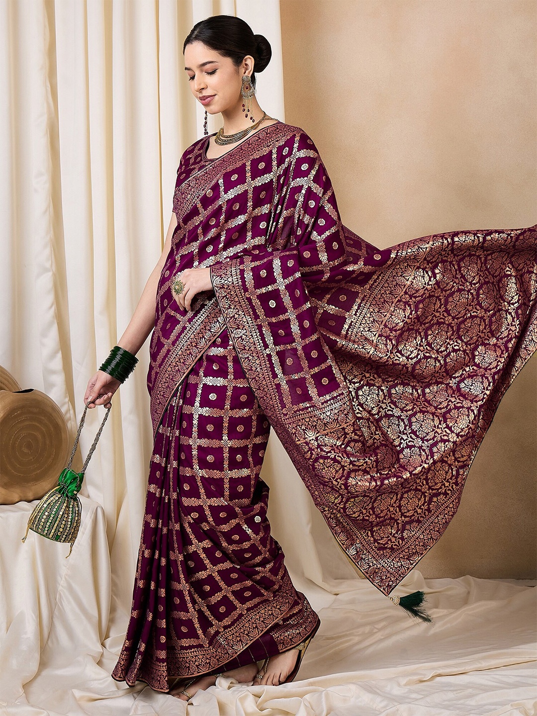 

KAVINDI Geometric Woven Design Kanjeevaram Zari Saree, Burgundy