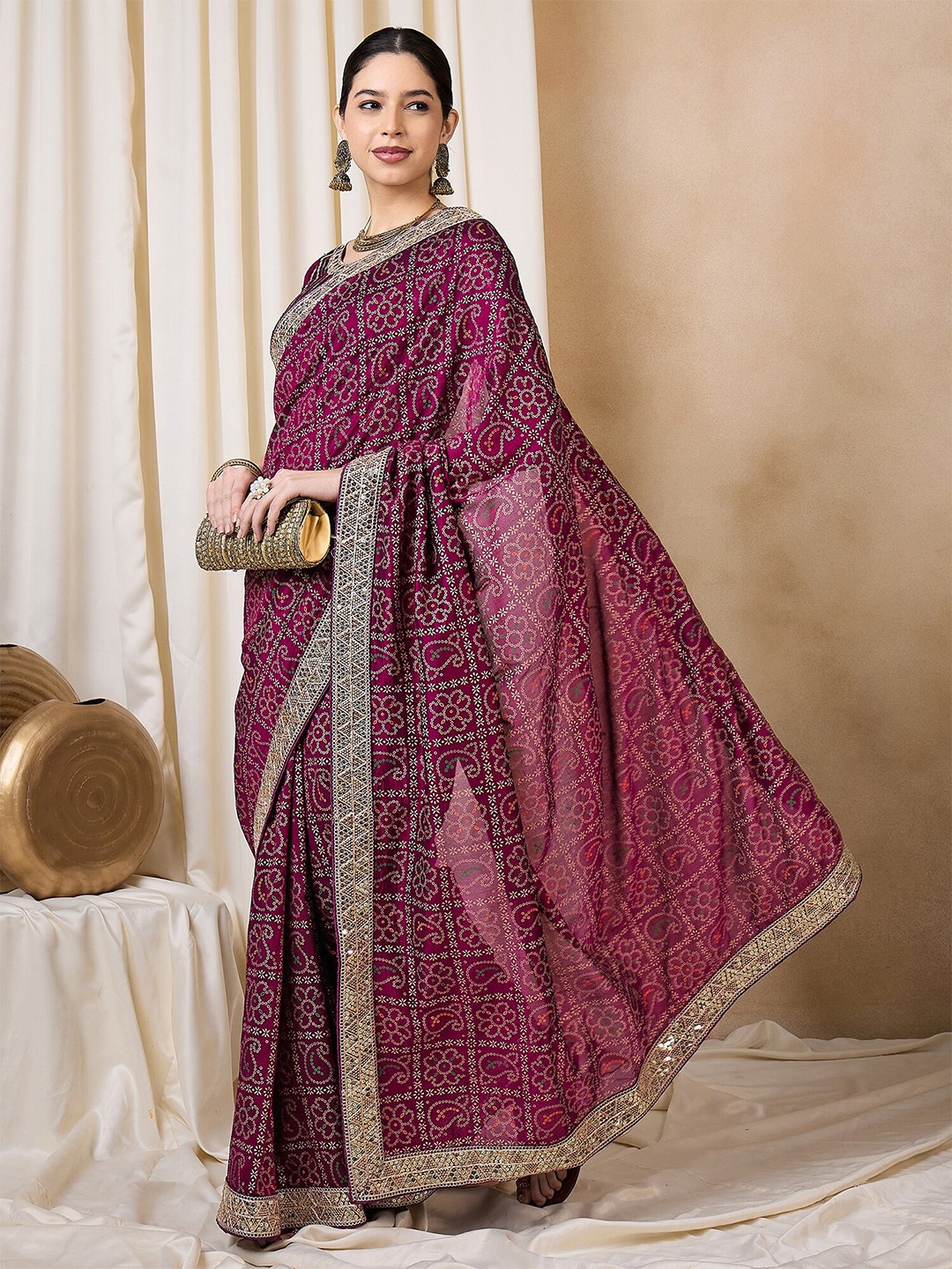 

KAVINDI Bandhani Printed Sequinned Saree, Burgundy