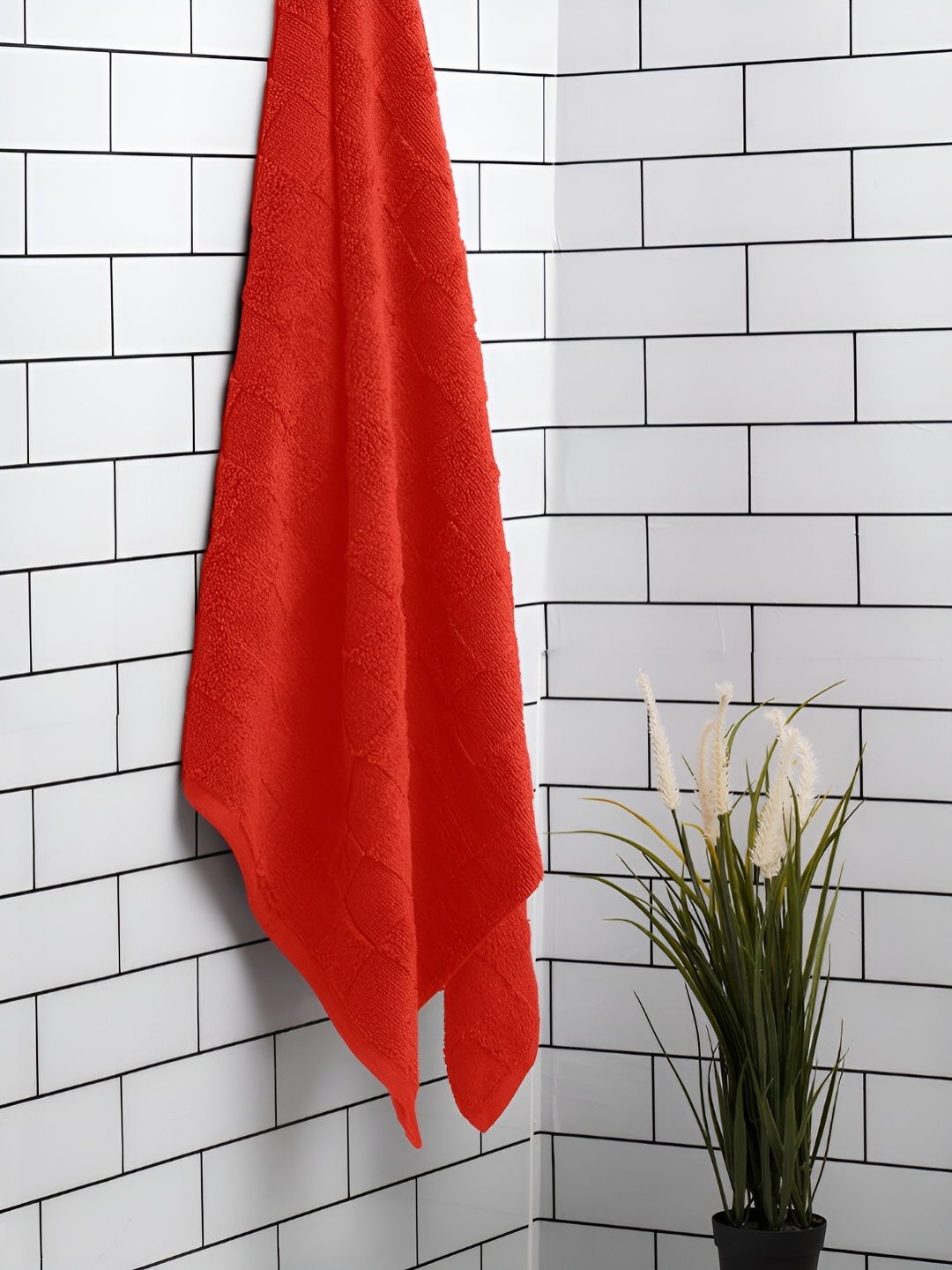 

SPACES Red Cotton 580 GSM Bath Towel