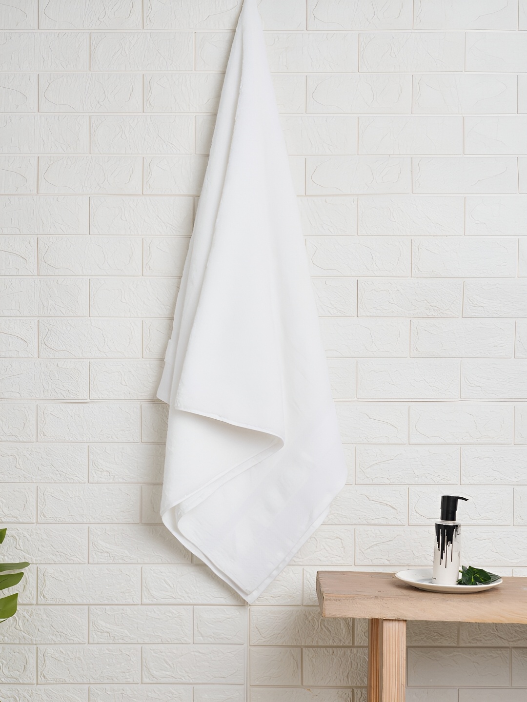 

SPACES White Cotton 600 GSM Bath Towel