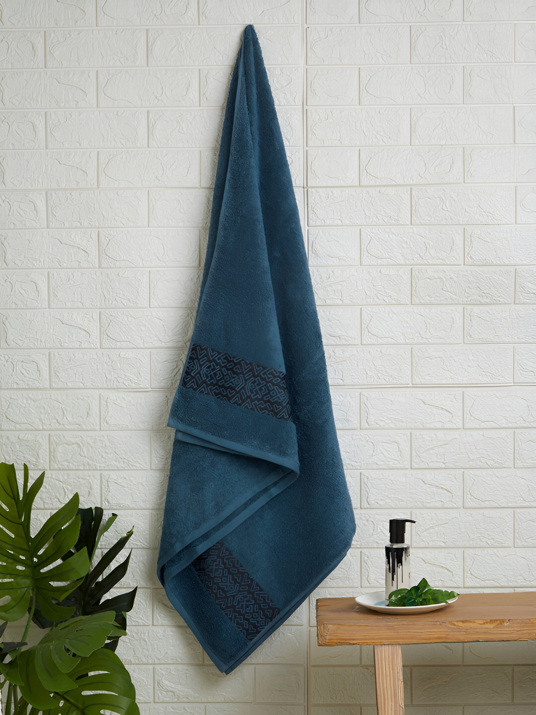 

SPACES Blue & Black Cotton 500 GSM Bath Towel