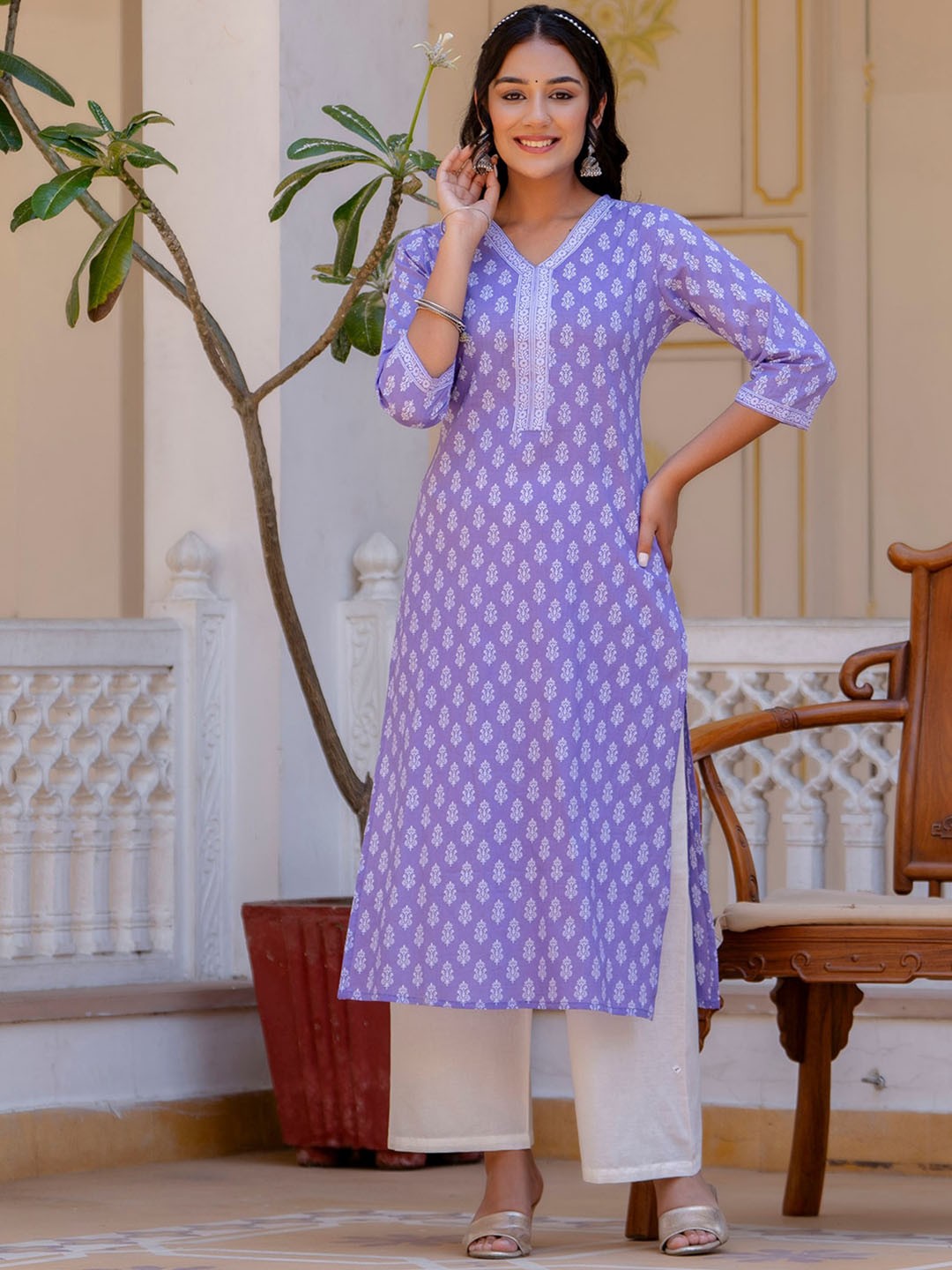 

Nayo V Neck Ethnic Motifs Printed Thread Work Cotton Kurta, Purple