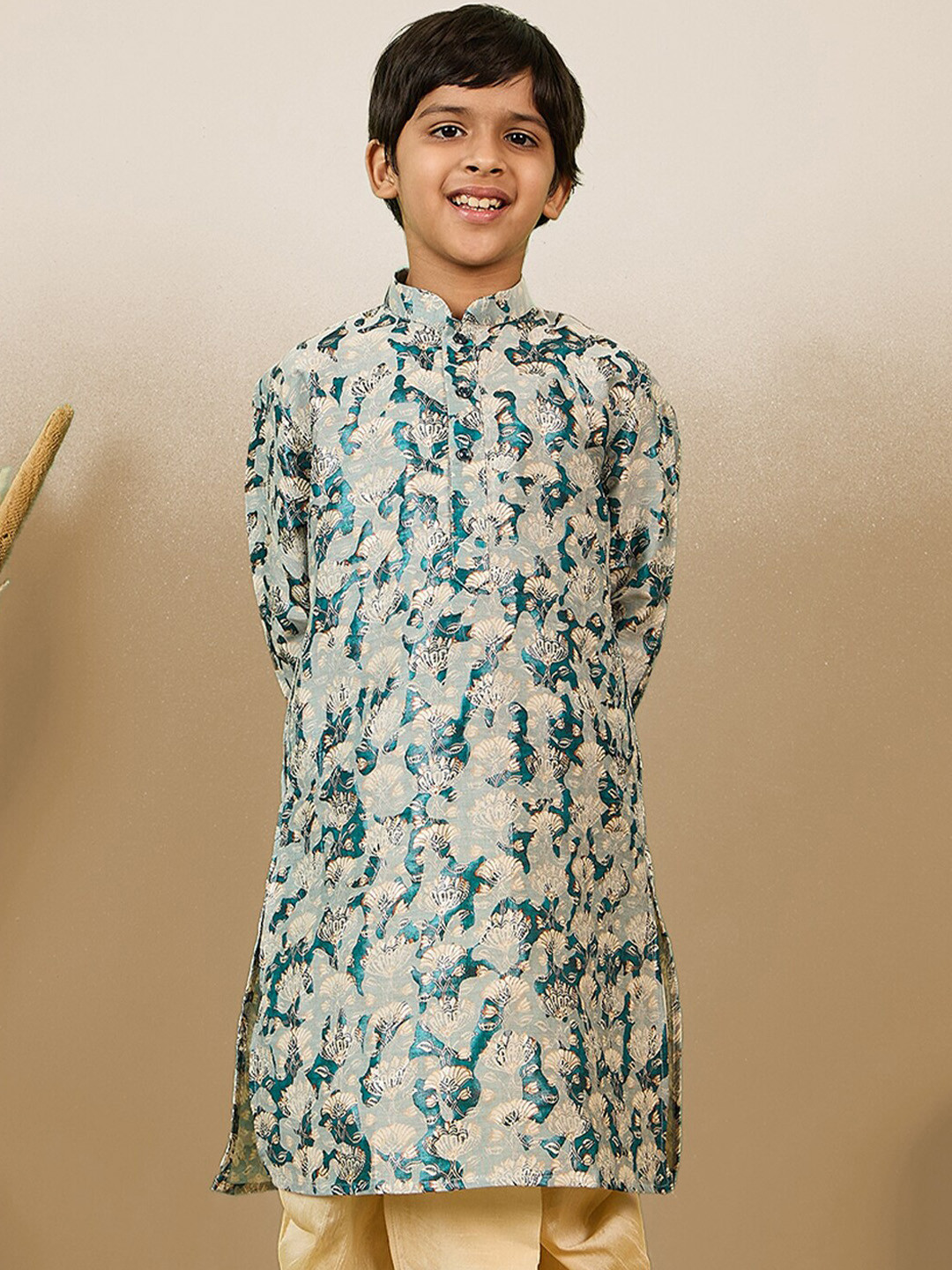 

Sanwara Boys Floral Printed Mandarin Collar Straight Kurta, Green