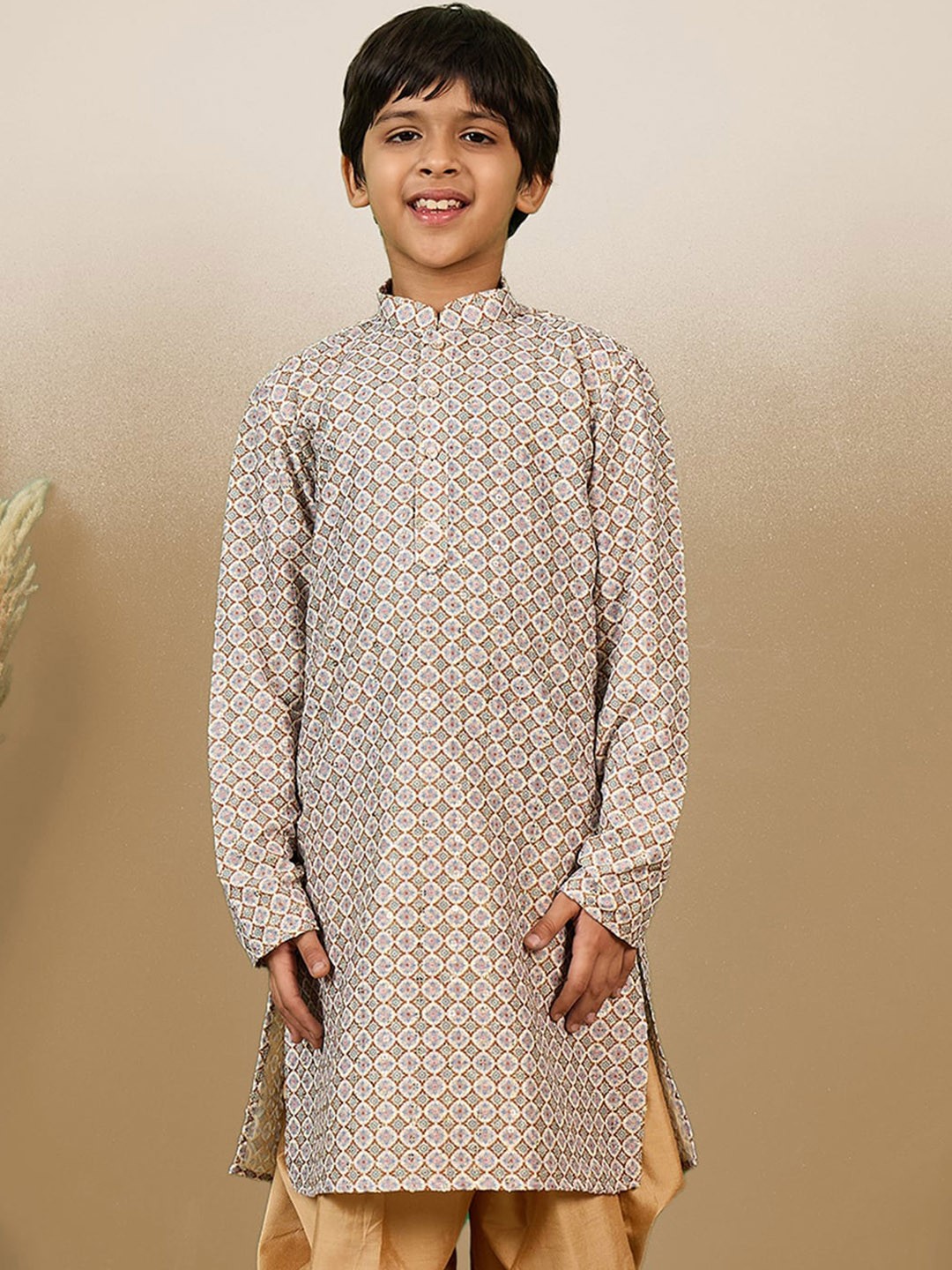 

Sanwara Boys Printed Mandarin Collar Flared Sleeves Kurta, Brown