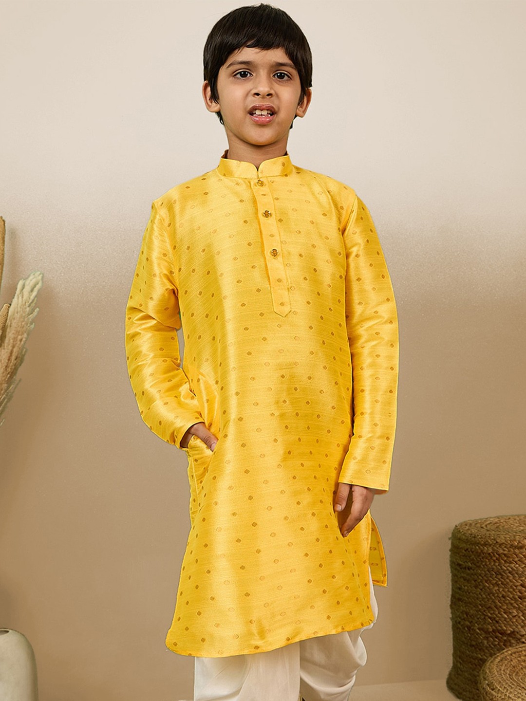 

Sanwara Boys Geometric Flared Sleeves Thread Work Jacquard Kurta, Yellow