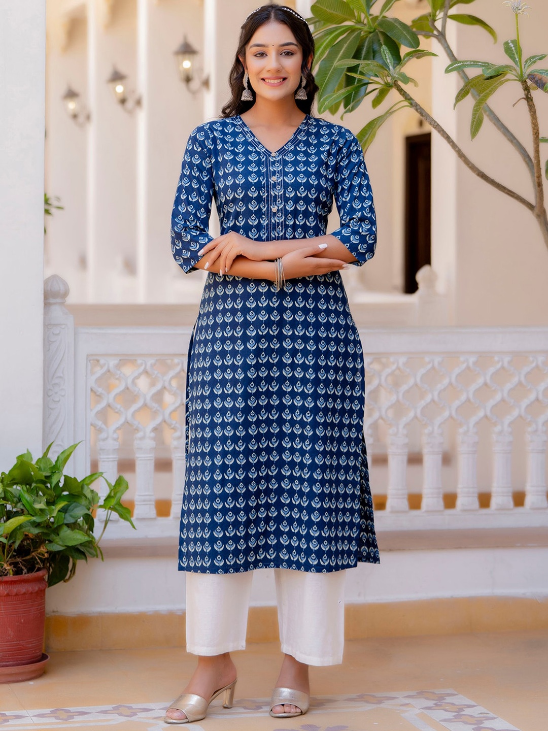 

Nayo V Neck Geometric Printed Thread Work Cotton Straight Kurta, Blue