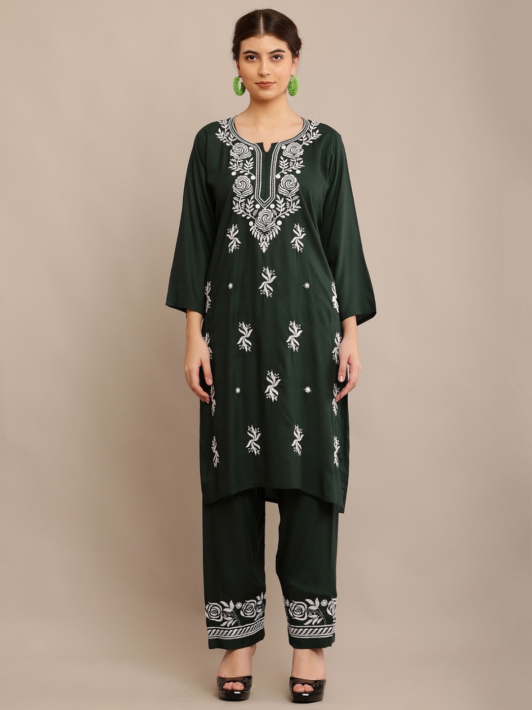 

FAWOMENT Ethnic Motifs Embroidered Regular Chikankari Straight Kurta With Trousers, Green