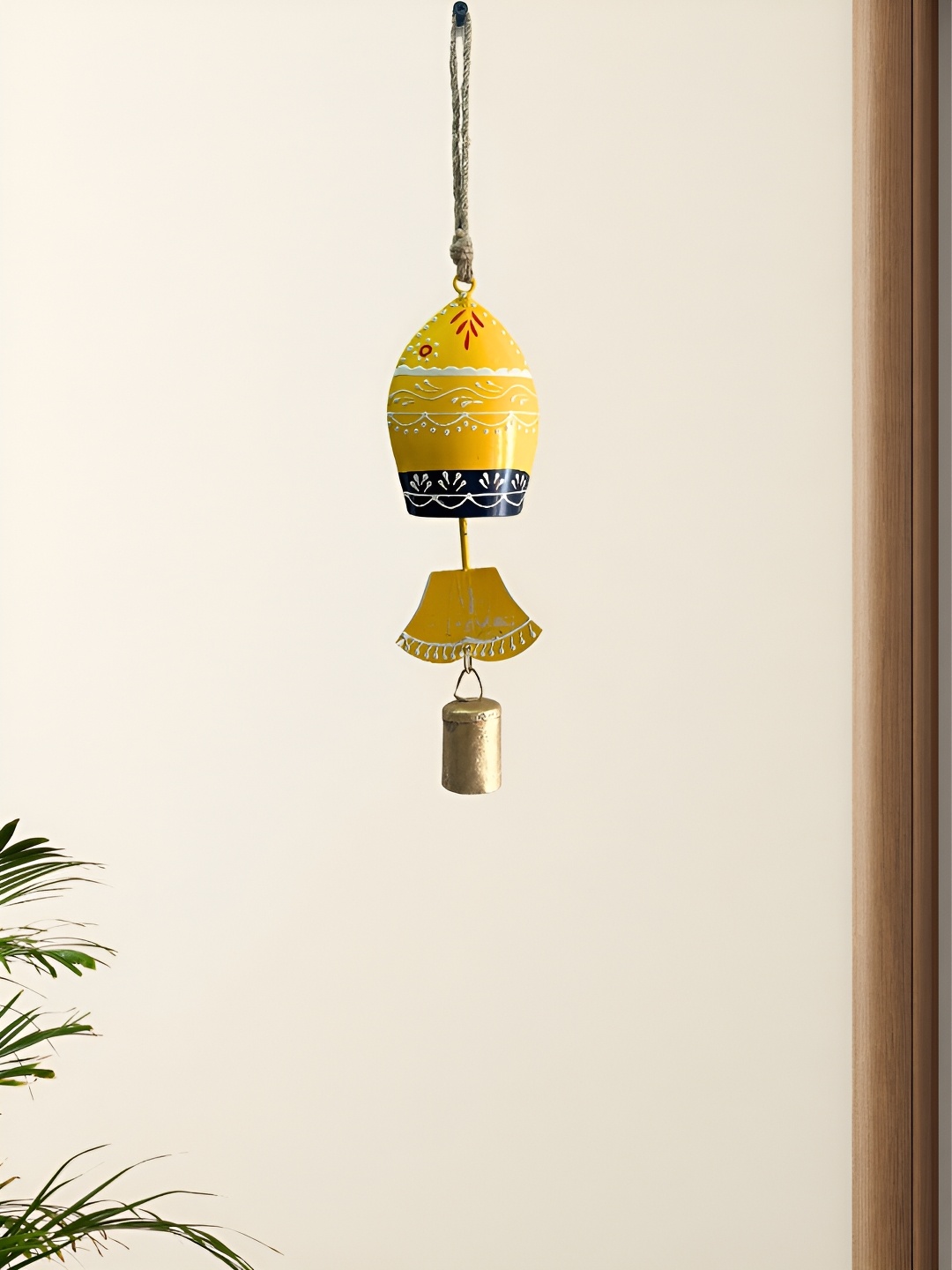

JASMEY HOMES Yellow Textured Fish Wind Chimes