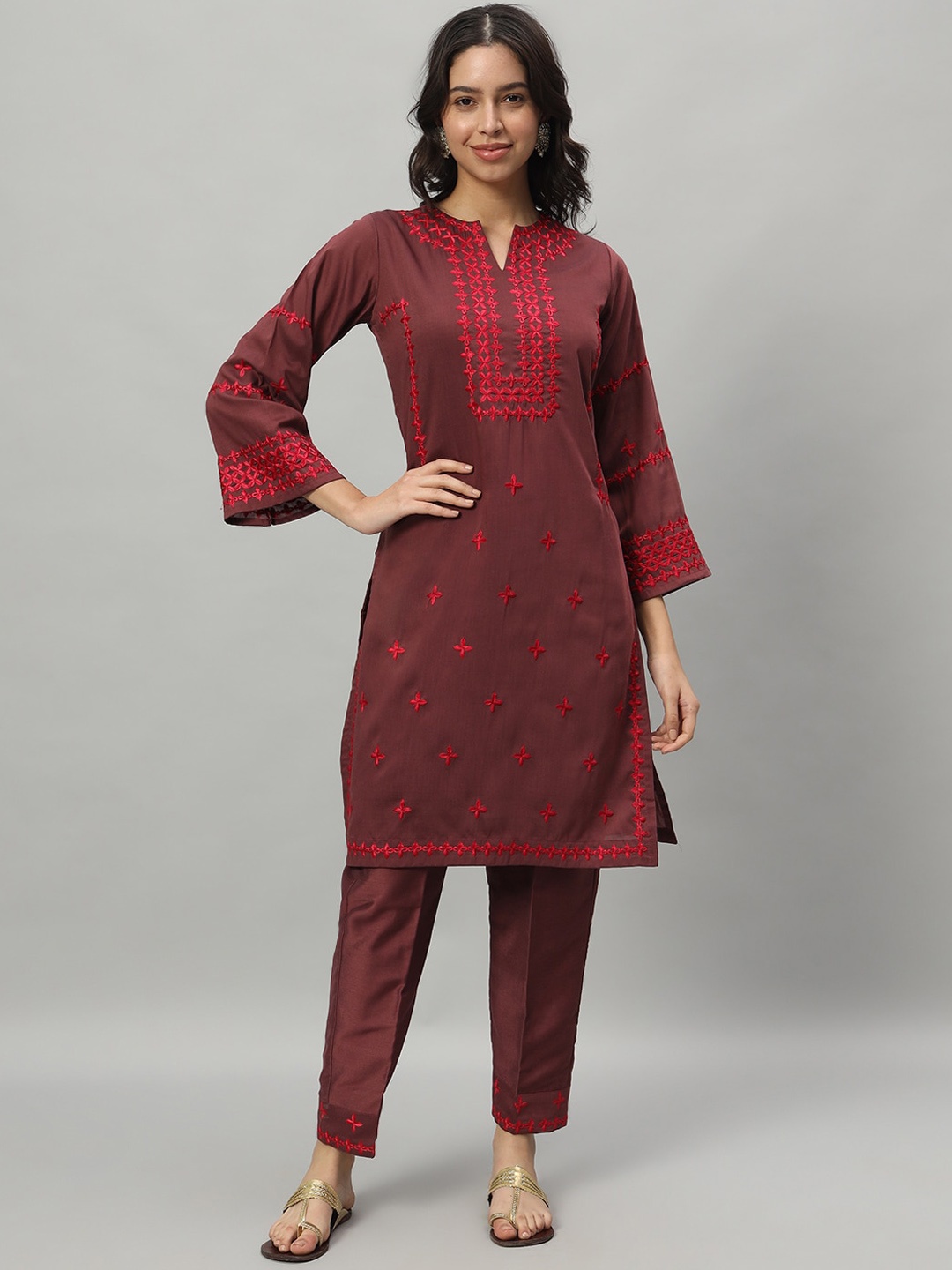 

Growish Embroidered Notch Neck Kurta With Trouser, Burgundy