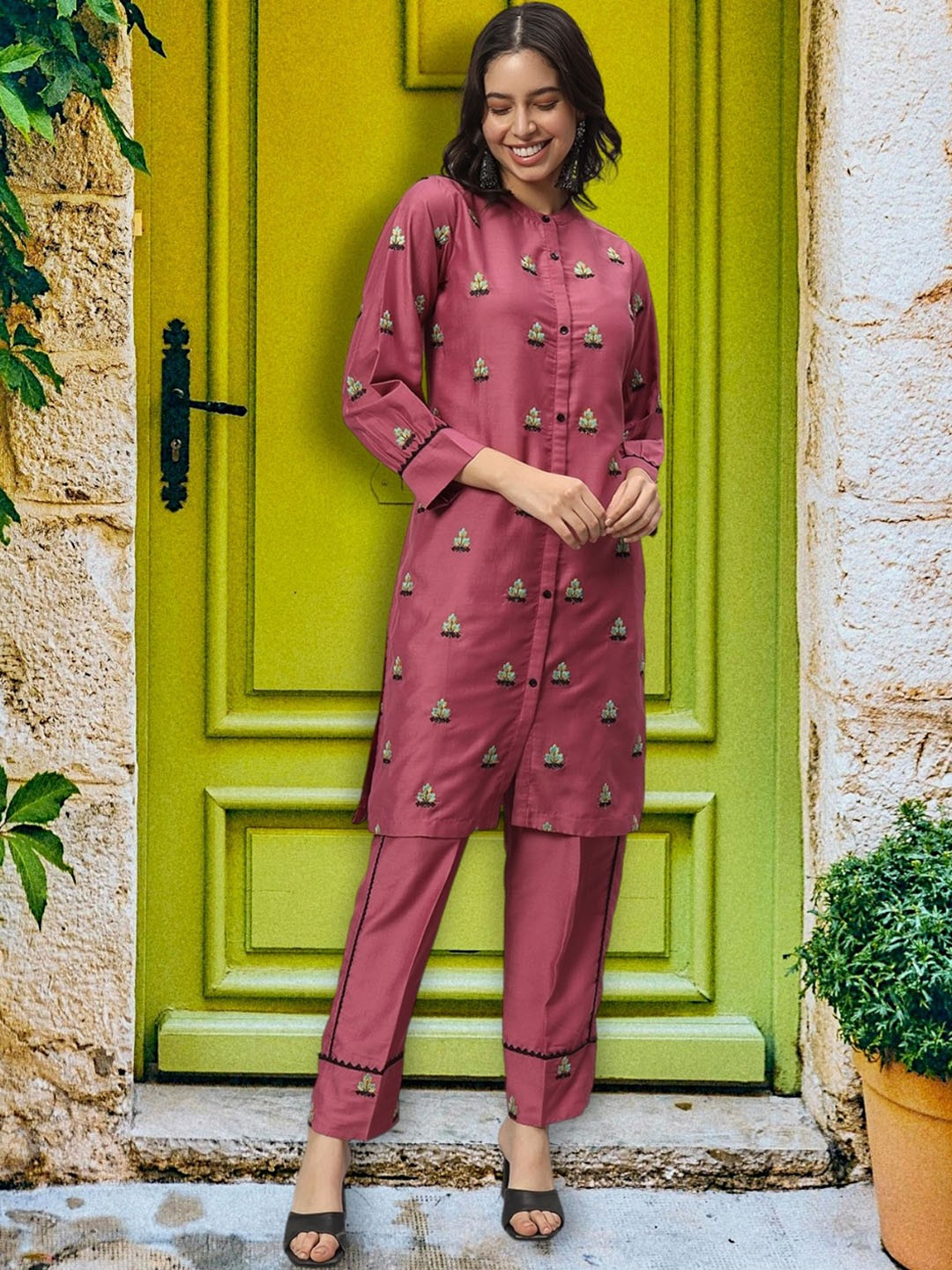 

Growish Mandarin Collar Embroidered Straight Top with Trouser Co-Ords, Pink