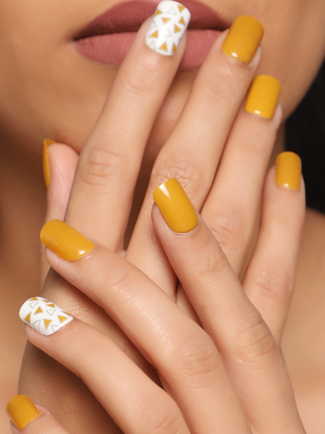 

LICK 30 Pcs Glossy Pattern Fake Reusable Artificial Press On Nails - Yellow