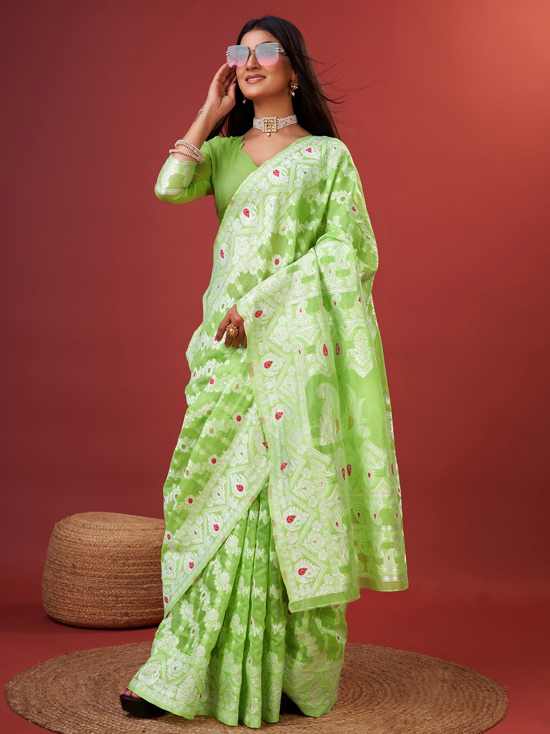 

V3 FASHION STUDIO Woven Design Zari Pure Cotton Banarasi Saree, Green