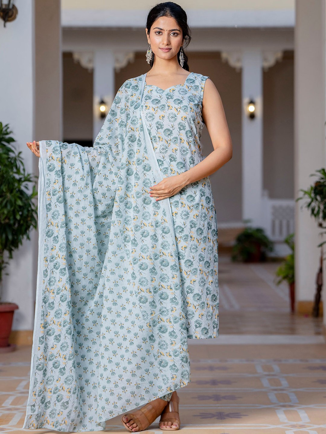 

Nayo Floral Printed Regular Pure Cotton Kurta with Trousers & With Dupatta, Green