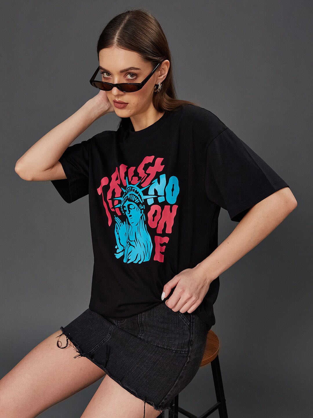 

The Roadster Lifestyle Co Black Graphic Printed Oversized Pure Cotton T-Shirt