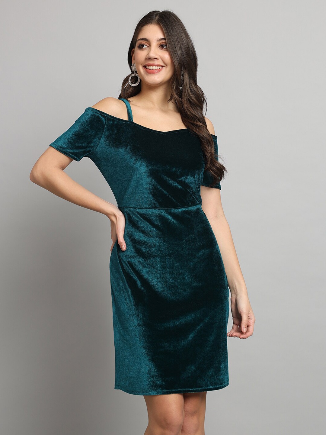 

VAARARO Shoulder Straps Cold-Shoulder Sleeves Velvet Sheath Dress, Green