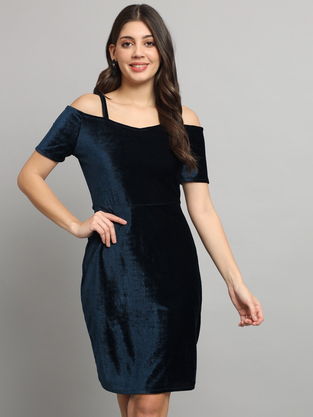 

VAARARO Shoulder Straps Cold-Shoulder Sleeves Velvet Sheath Dress, Blue