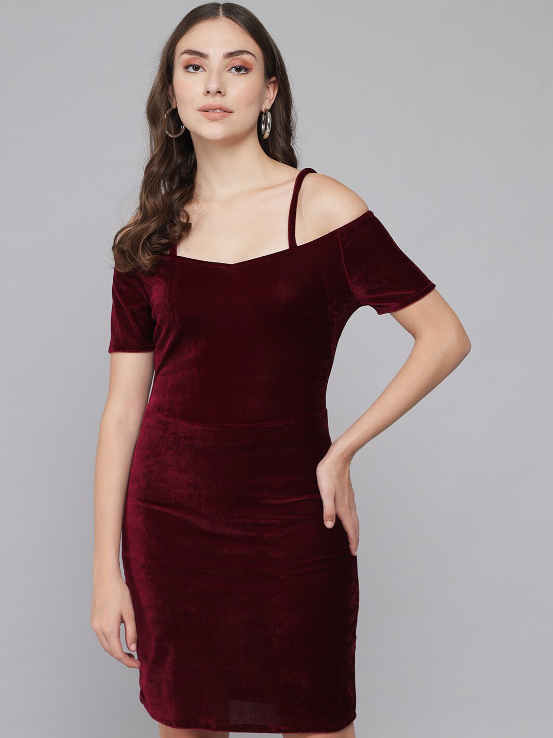 

VAARARO Shoulder Straps Cold-Shoulder Sleeves Velvet Sheath Dress, Red