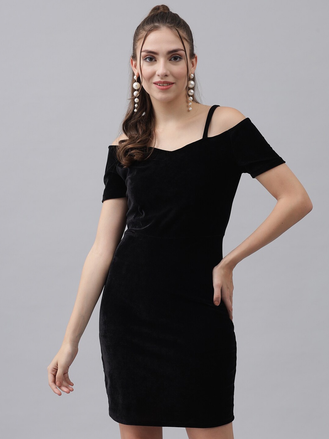 

VAARARO Shoulder Straps Cold-Shoulder Sleeves Velvet Sheath Dress, Black