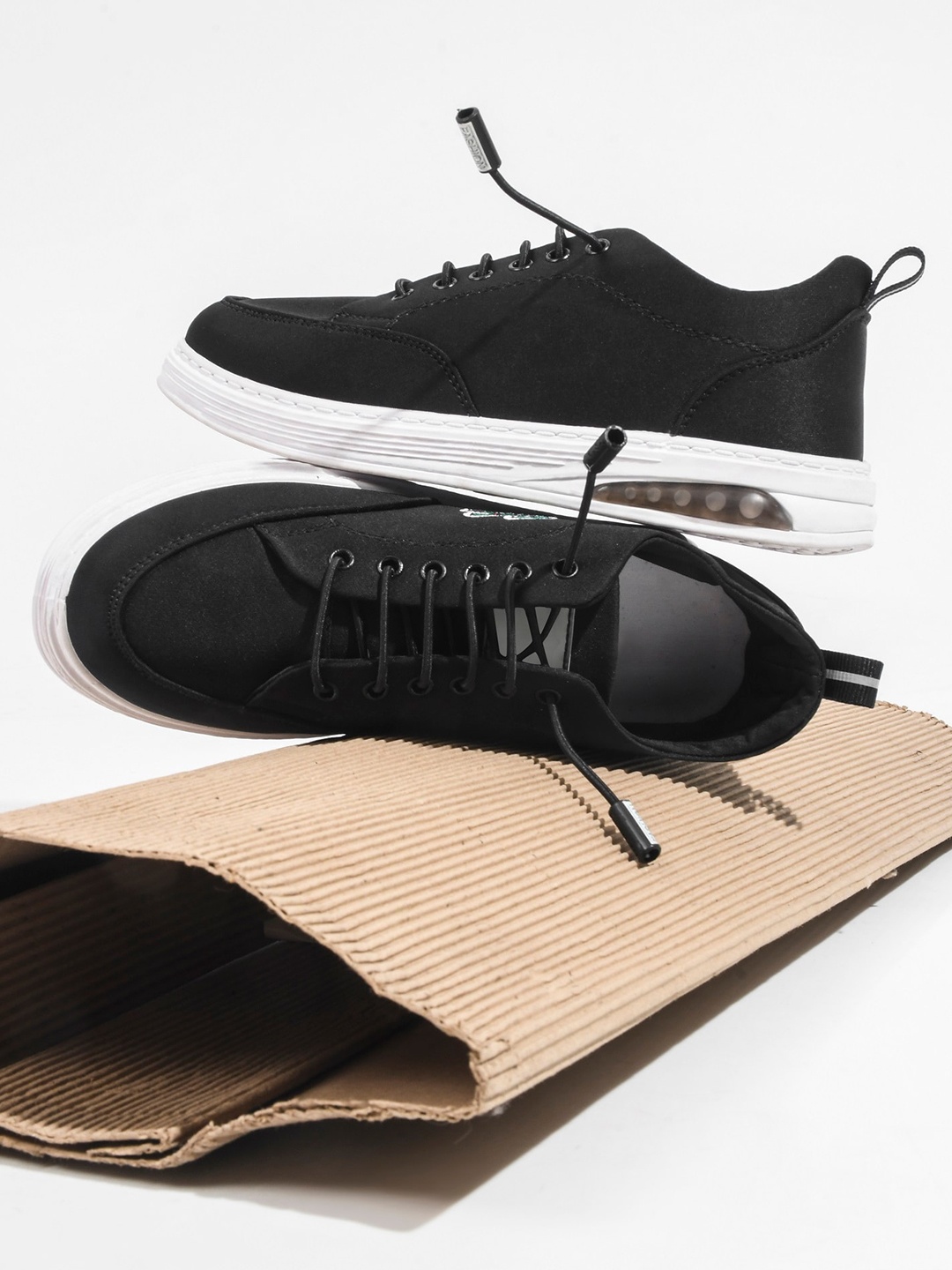 

Try Me Men Textured Lightweight Memory Foam Contrast Sole Canvas Lace-Up Sneakers, Black