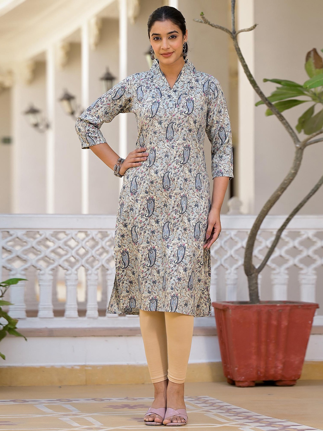 

Peachmode V-Neck Floral Printed Straight Kurtas, Blue