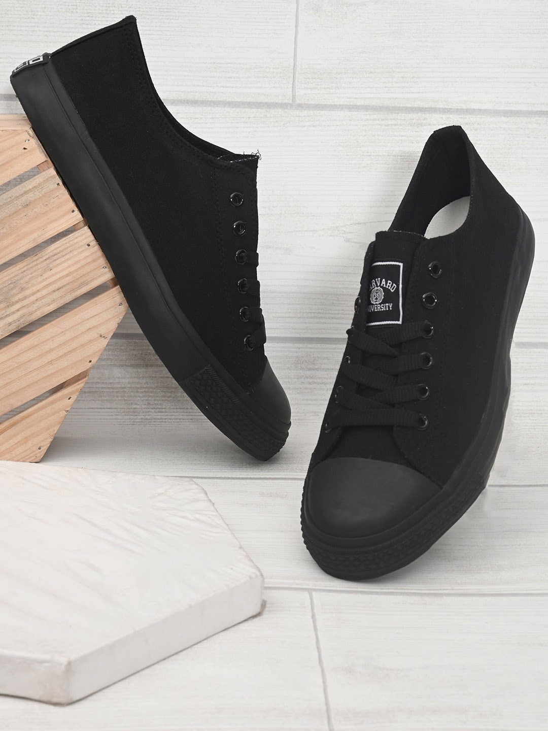 

Harvard Men Black Round Toe Canvas Sneakers