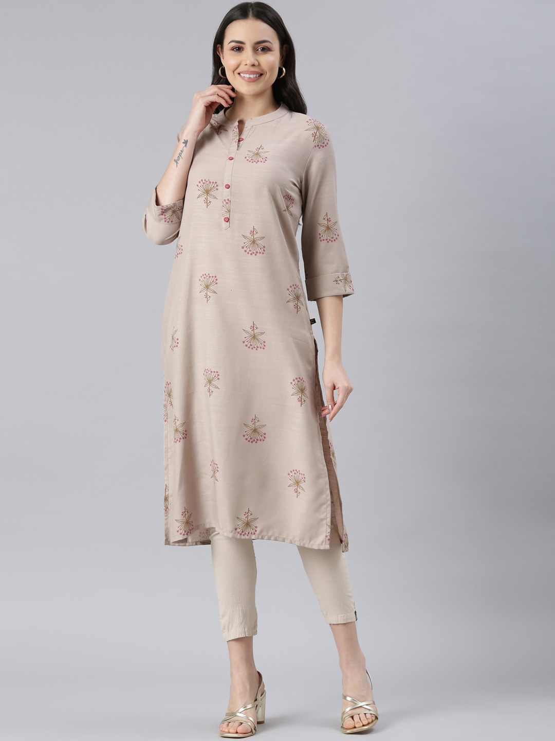 

Samhitas Floral Printed Mandarin Collar Cotton Silk Straight Kurta, Grey