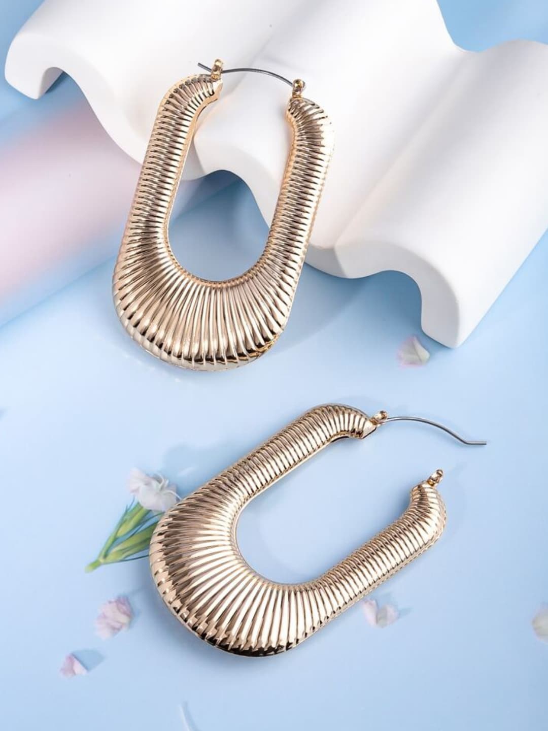 

OOMPH Metal Hoop Earrings, Gold