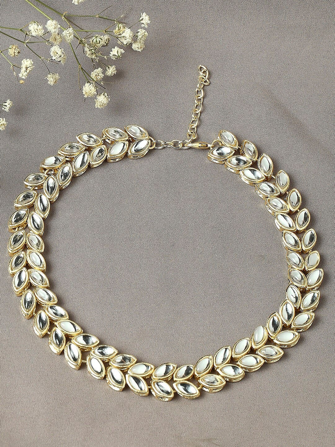 

OOMPH Kundan Studded Necklace, Gold