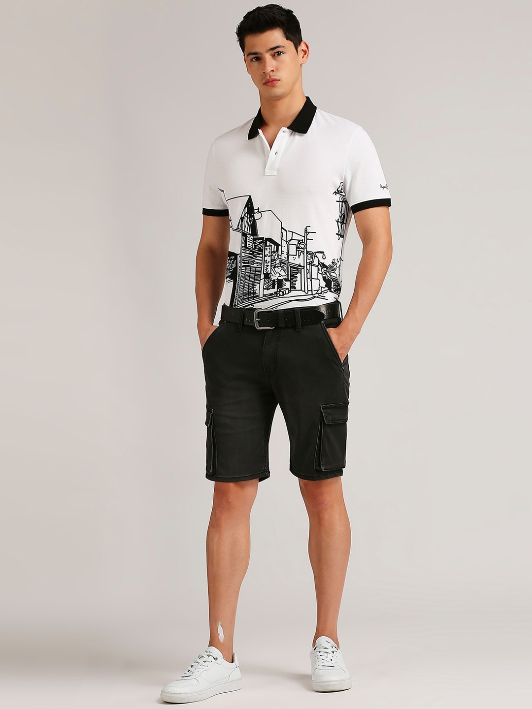 

Pepe Jeans Men Mid Rise Cargo Shorts, Black