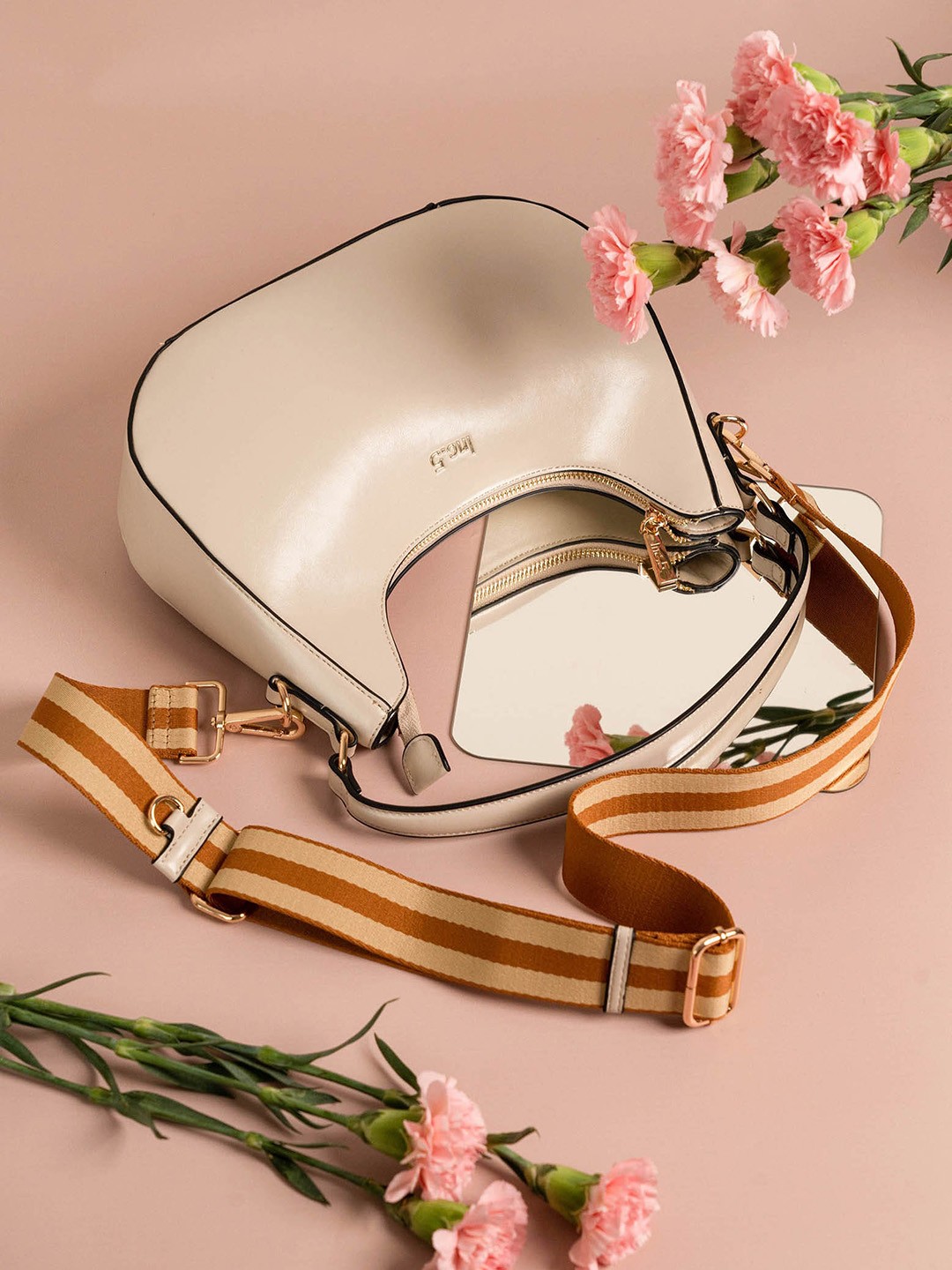 

Inc 5 Structured Handheld Bag, Off white