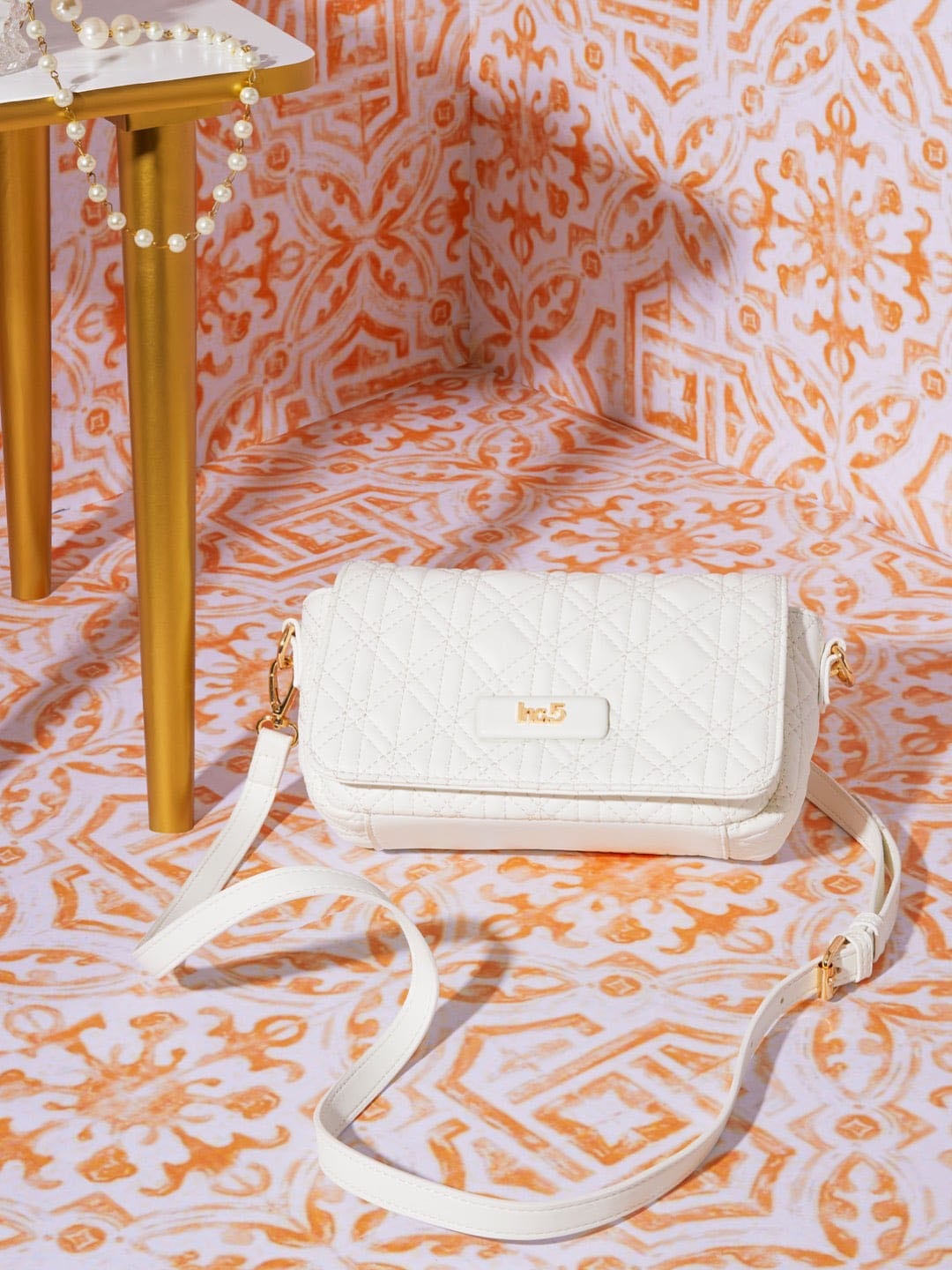 

Inc 5 Structured Handheld Bag, White