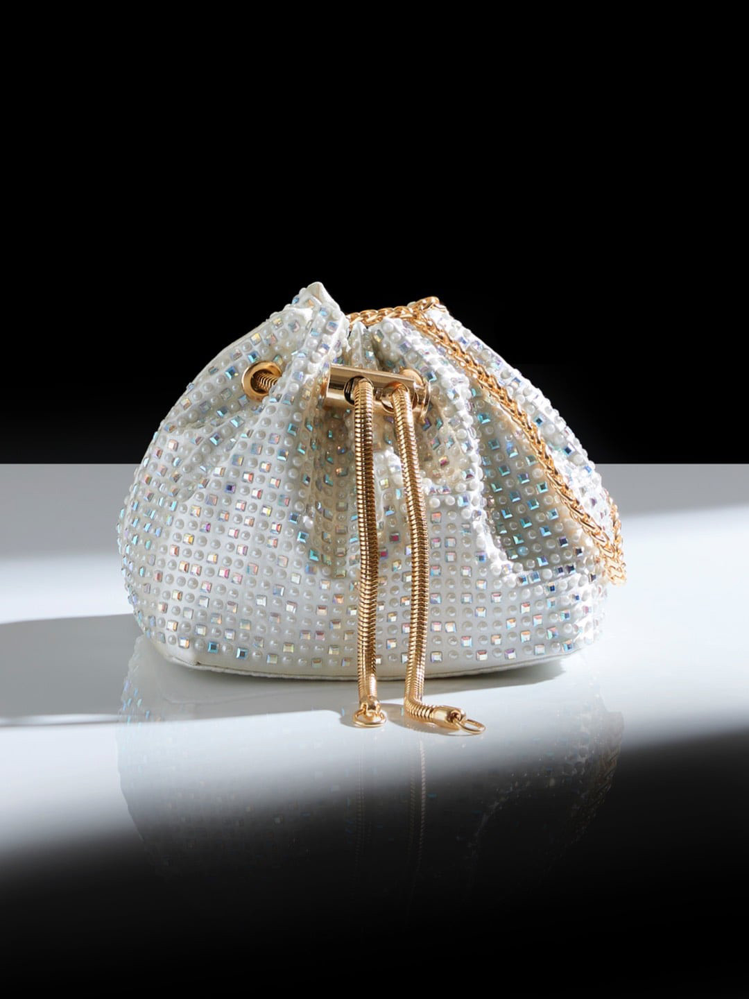 

Inc 5 Oversized Bucket Sling Bag, White