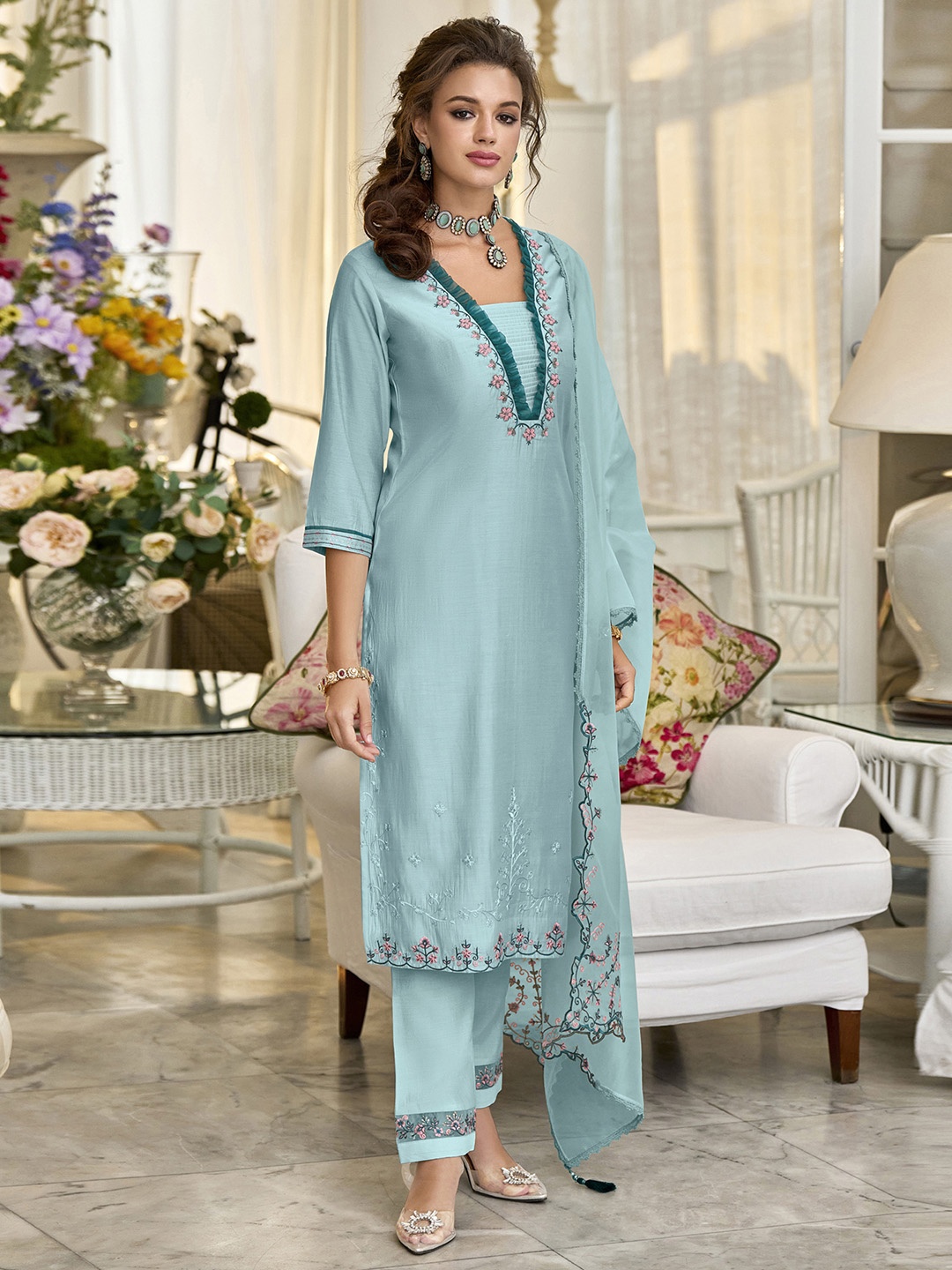 

MOJILAA Floral Embroidered Regular Thread Work Kurta With Trousers & Dupatta, Blue
