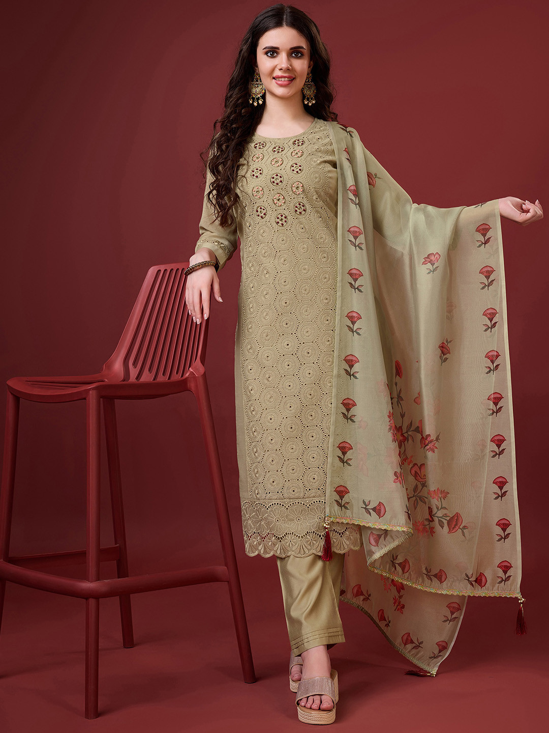 

MOJILAA Ethnic Motifs Embroidered Round Neck Three-Quarter Sleeves Chanderi Silk Kurta Set, Bronze