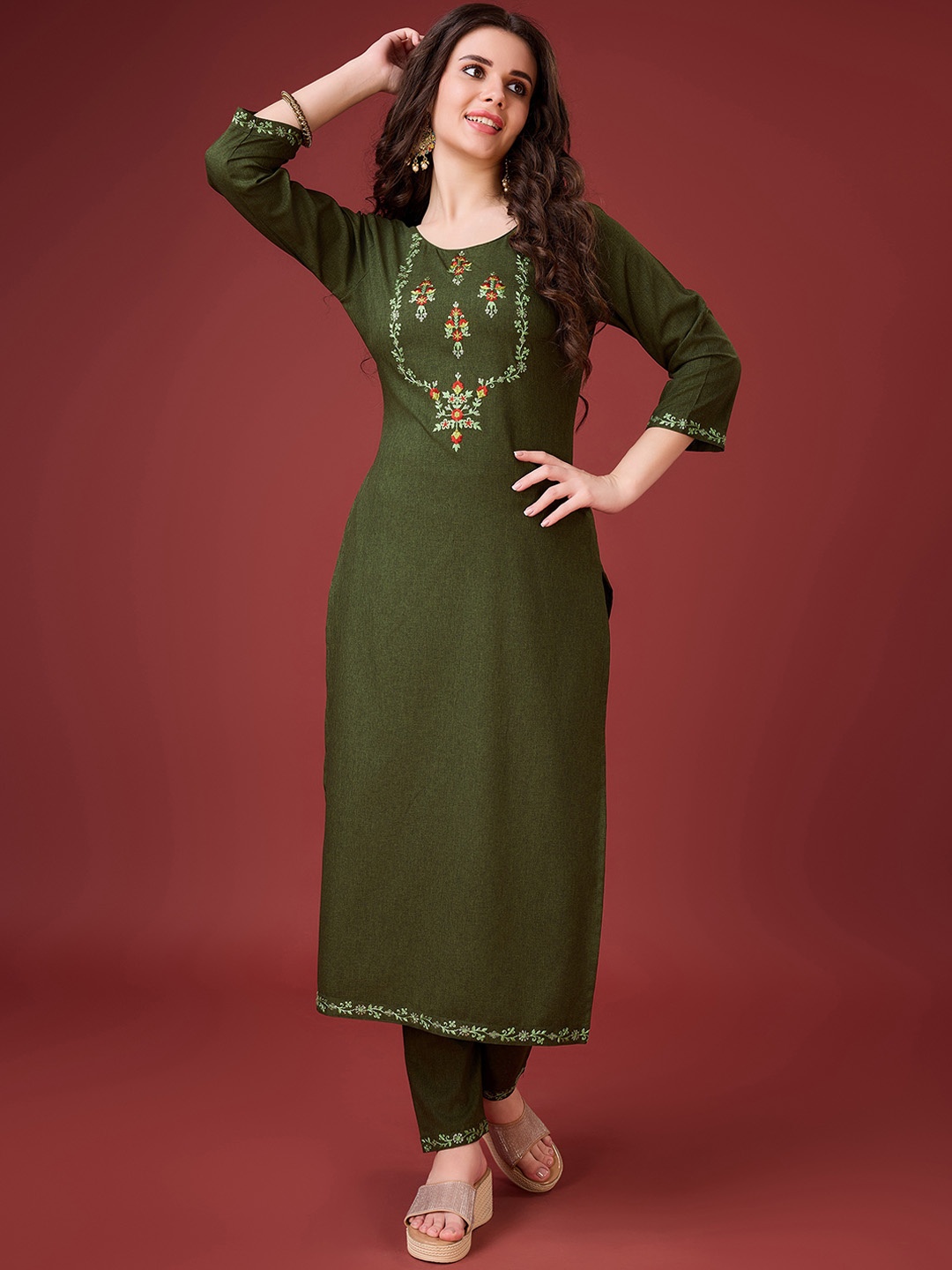 

MOJILAA Floral Embroidered Regular Sequinned Linen Kurta with Trouser, Green